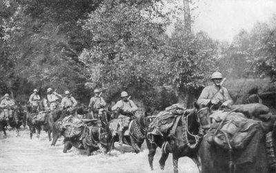 إعادة توريد وحدة مدفع رشاش على ظهور الخيل ، Aisne ، فرنسا ، 2 سبتمبر 1918 بواسطة غير معروف