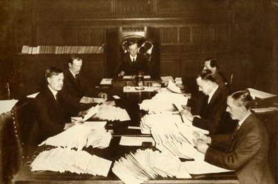 المشهد في مكتب اللورد المستشار ... الانتخابات العامة ، 1923 ، 1935. بواسطة غير معروف