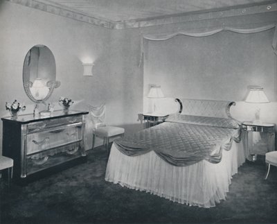 يتم استخدام الصفات الحيوية لـ Plexiglas للاستفادة من غرفة النوم هذه ، 1942. بواسطة غير معروف