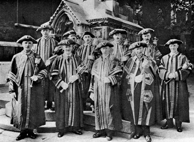 خرزات الجناح ، جيلدهول ، لندن ، 1926-1927 بواسطة غير معروف
