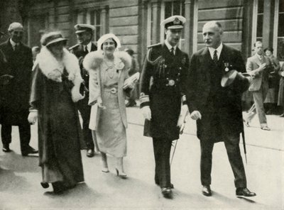 أصحاب الجلالة في أدنبرة خلال احتفالات اليوبيل للملك جورج الخامس 1935 ، 1937. بواسطة غير معروف