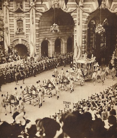 من خلال قوس الأميرالية ، 12 مايو 1937 بواسطة غير معروف