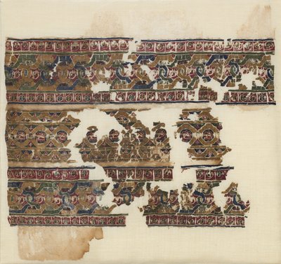 Tiraz مع عصابات Guilloche ، 1075-1125. بواسطة غير معروف