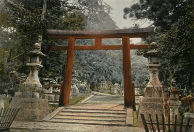 Tori DUn Temple Shinto ، توري في معبد شنتو ، 1900. بواسطة غير معروف