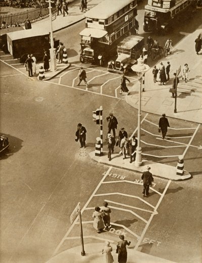 المرور والمشاة في ساحة الطرف الأغر ، لندن ، 1935. بواسطة غير معروف