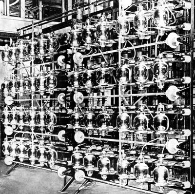 إرسال الصمامات في محطة ماركوني في كارنارفون ، جوينيد ، 1926 بواسطة غير معروف