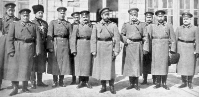 القيصر نيكولاس الثاني من روسيا وجنرالاته وموظفيه ، 1917 بواسطة غير معروف