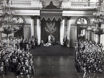 القيصر نيكولاس الثاني يتحدث في افتتاح الدوما الأولى ، سان بطرسبرغ ، روسيا ، 27 أبريل 1906 بواسطة غير معروف