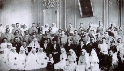 Tsarina Maria Fyodorovna من روسيا تزور مستشفى في كييف ، 1915 بواسطة غير معروف