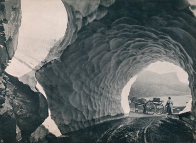 نفق عبر الثلج ، ممر Hauklid ، 1914. بواسطة غير معروف
