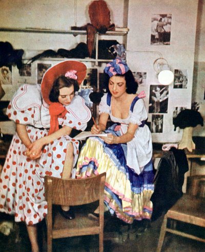 امرأتان من الأوبرا الخفيفة Like One Time في مايو ، بقلم والتر كولو ، برلين ، 1943 بواسطة غير معروف