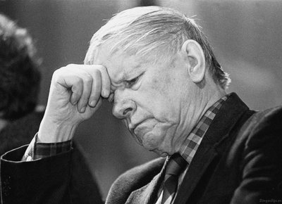 فاسيل بيكاو 1924-2003 ، التسعينات بواسطة غير معروف