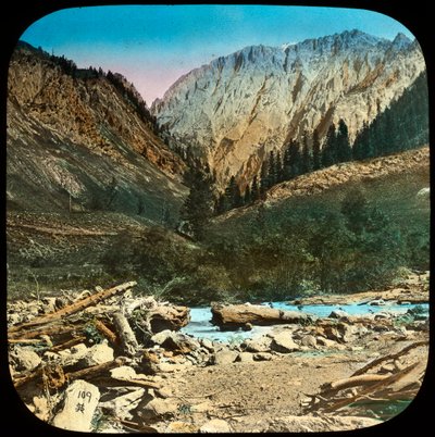 منظر بين سونامارج وبالتال ، كشمير ، الهند ، أواخر القرن التاسع عشر أو أوائل القرن العشرين بواسطة غير معروف