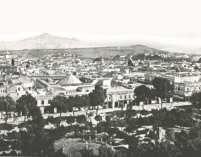 منظر من الكاتدرائية ، بويبلا ، المكسيك ، 1895. بواسطة غير معروف
