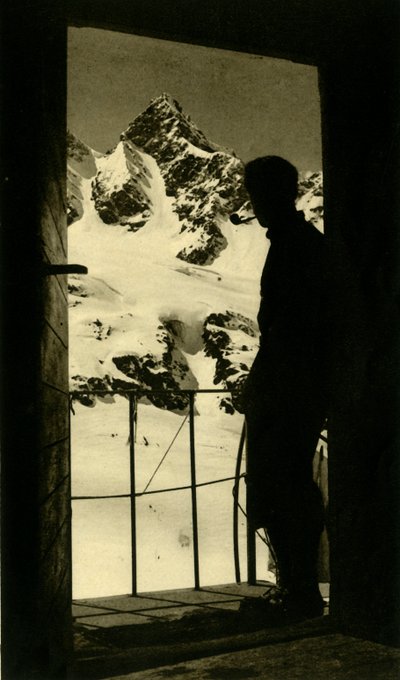 منظر لـ Schattenspitze في جبال الألب Silvretta ... Wiesbadener Hütte ، Partenen ، النمسا ، c1935. بواسطة غير معروف