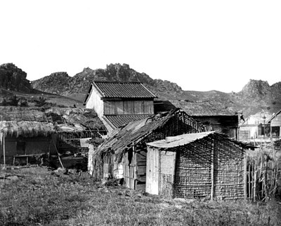 أكواخ القرية في كوريا ، 1900 بواسطة غير معروف