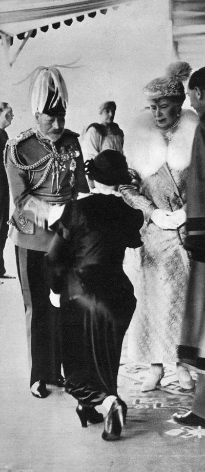 تم تقديم عمد ورؤساء مدن غرب لندن إلى الملك ، كنسينغتون ، 1935 ، 1936 بواسطة غير معروف