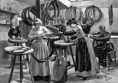 نساء يصنعون إطارات هوائية للدراجات ، فرنسا ، 1896 بواسطة غير معروف