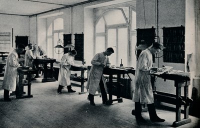 ورشة عمل المدرسة الفنية للفنون والحرف ، فلنسبورغ ، ألمانيا. c1908 بواسطة غير معروف