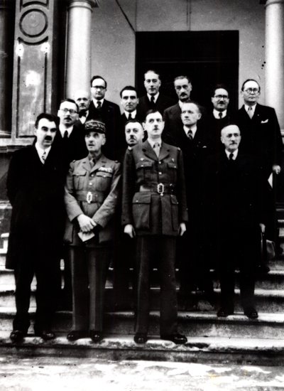 الحرب العالمية الثانية: ديغول مع الحكومة الفرنسية المنفية في الجزائر ، 1943 بواسطة غير معروف