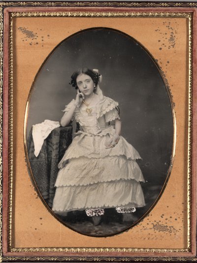 امرأة شابة في البنطلونات ، ج. 1855. بواسطة غير معروف