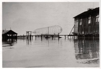 Zeppelin LZ 6 قيد الإنشاء ، ألمانيا ، 1909 1933 بواسطة غير معروف