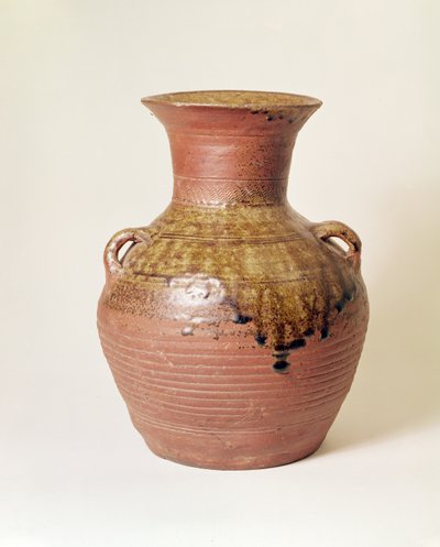 جرة من سلالة هان (206BC-AD220). بروتو بورسلين بواسطة غير معروف غير معروف