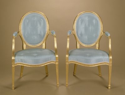 زوج من كراسي carver المذهبة المدعمة بالبيضاوي من آدم ، منجد باللون الأزرق ، c.1780 بواسطة غير معروف غير معروف