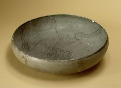 بلاط من الطين المطلي باللون الرمادي ، هاستينابور ، 800-400 قبل الميلاد بواسطة غير معروف غير معروف