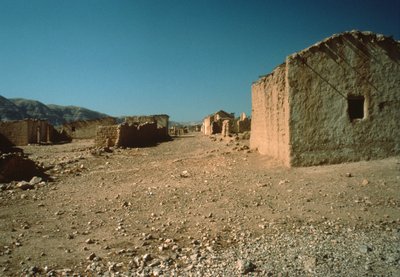 شارع القرية مع البيوت بواسطة غير معروف غير معروف