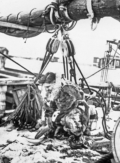 الأدميرال روبرت إدوين بيري (1856-1920) مستكشف أمريكي للقطب الشمالي (القطب الشمالي) هنا على متن السفينة "روزفلت" 1909 بواسطة فنان غير معروف