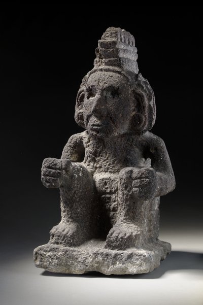 شخصية حجرية من الأزتيك من Macuilxochitl ، c.1200-1521 بواسطة غير معروف