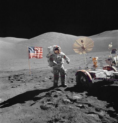 Astronaut Eugene Cernan walks toward LRV during EVA بواسطة غير معروف
