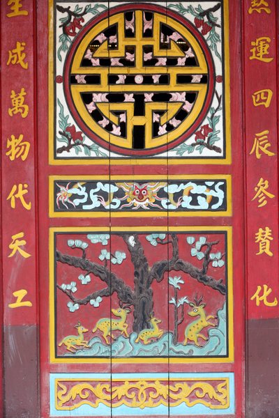 Chua Ong buddhist Pagoda. Ornate temple door. Hoi An. Vietnam بواسطة غير معروف
