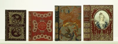 أربعة غلاف كتاب ملزم مع Riviere & Sons بما في ذلك "The Life and Times of Catherine de" Medici "، بواسطة غير معروف