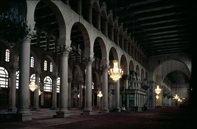 داخل قاعة الصلاة حوالي 705-715 م (صورة) بواسطة غير معروف