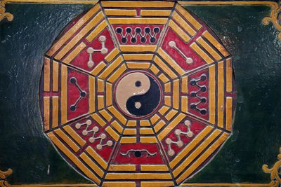 Khanh Van Nam Vien Taoist pagoda. Yin Yang symbol. Ho chi Minh City. Vietnam بواسطة غير معروف