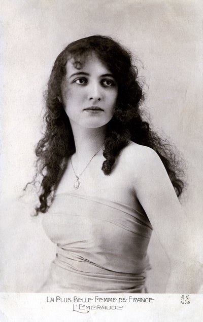 ملكة جمال فرنسا 1920 (بطاقة بريدية) بواسطة غير معروف
