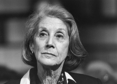 نادين جورديمر بواسطة جوزيف إيبرز