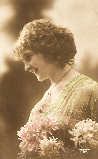 بطاقة بريدية قديمة / Woman Belle Epoque بواسطة فنان غير معروف