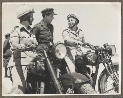 صورة من ألبوم يحتوي على 65 صورة تتعلق بالخدمة الإقليمية المساعدة والقوات البريطانية في الشرق الأوسط بواسطة غير معروف