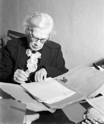 صورة تاتيانا تولستوج (تولستوي) ، ابنة ليون. - روما - 1958 بواسطة غير معروف