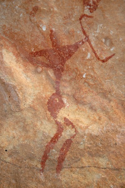الفن الصخري ، عصور ما قبل التاريخ: رسم شخصية (آرتشر) في ملجأ مزخرف ، في سلسلة العوينات ، السودان (كركور الطلح أو كركور الطلح). الفترة من 8000 إلى 3000 سنة قبل الميلاد. التصوير بواسطة غير معروف