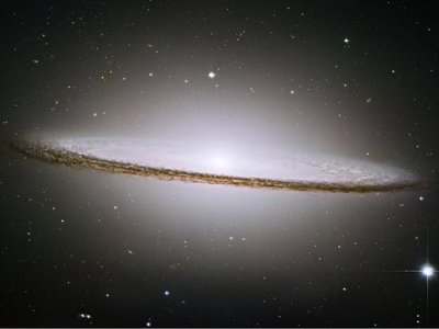 Sombrero Galaxy, c 2005 بواسطة غير معروف