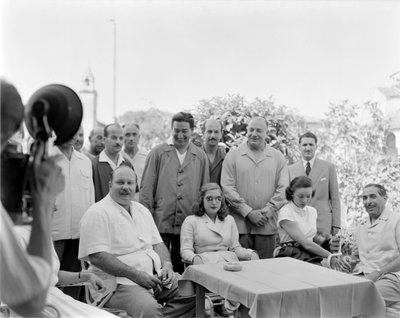 الملك فاروق من مصر (فاروق الأول ملك مصر ، فاروق الأول ملك مصر) مع زوجته في لوكاندا سيبرياني في تورسيلو (البندقية) - 1951 بواسطة غير معروف