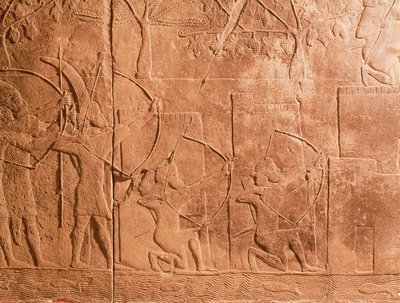The Siege of Alammu by the army of Sennacherib (704-681 BC) detail from a panel from the South West Palace of Nineveh, c.700 BC (gypsum) (see also 85704) بواسطة غير معروف
