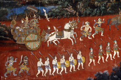 تمت تغطية الجزء الداخلي لجدران مجمع الباغودا الفضية بالجداريات التي تصور قصصًا من Reamker ، أي نسخة الخمير من الملحمة الهندية الكلاسيكية ، رامايانا. بعض أقسام الجداريات تالفة وتضررت بسبب الطقس. كانت الجداريات ص بواسطة غير معروف