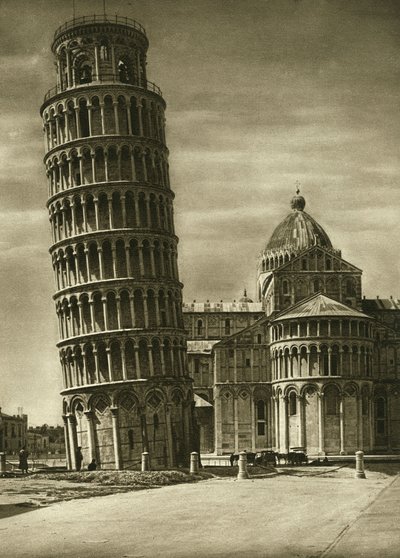 البرج المائل وحنية قبة (دومو) بيزا عام 1925 بواسطة غير معروف