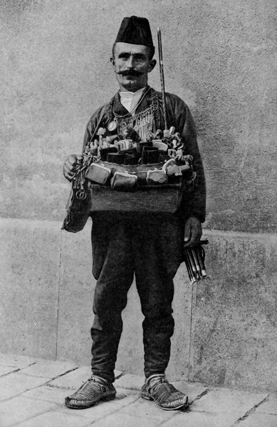 ديك رومى. اوتوليكوس شرقي يبيع بضاعته في السوق. 1920 بواسطة غير معروف