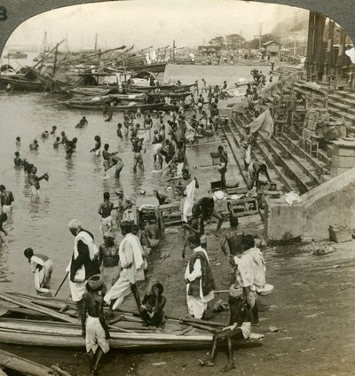 الاستحمام في غات على نهر الغانج ، كالكوتا ، الهند ، القرن التاسع عشر. بواسطة أندروود أند أندروود